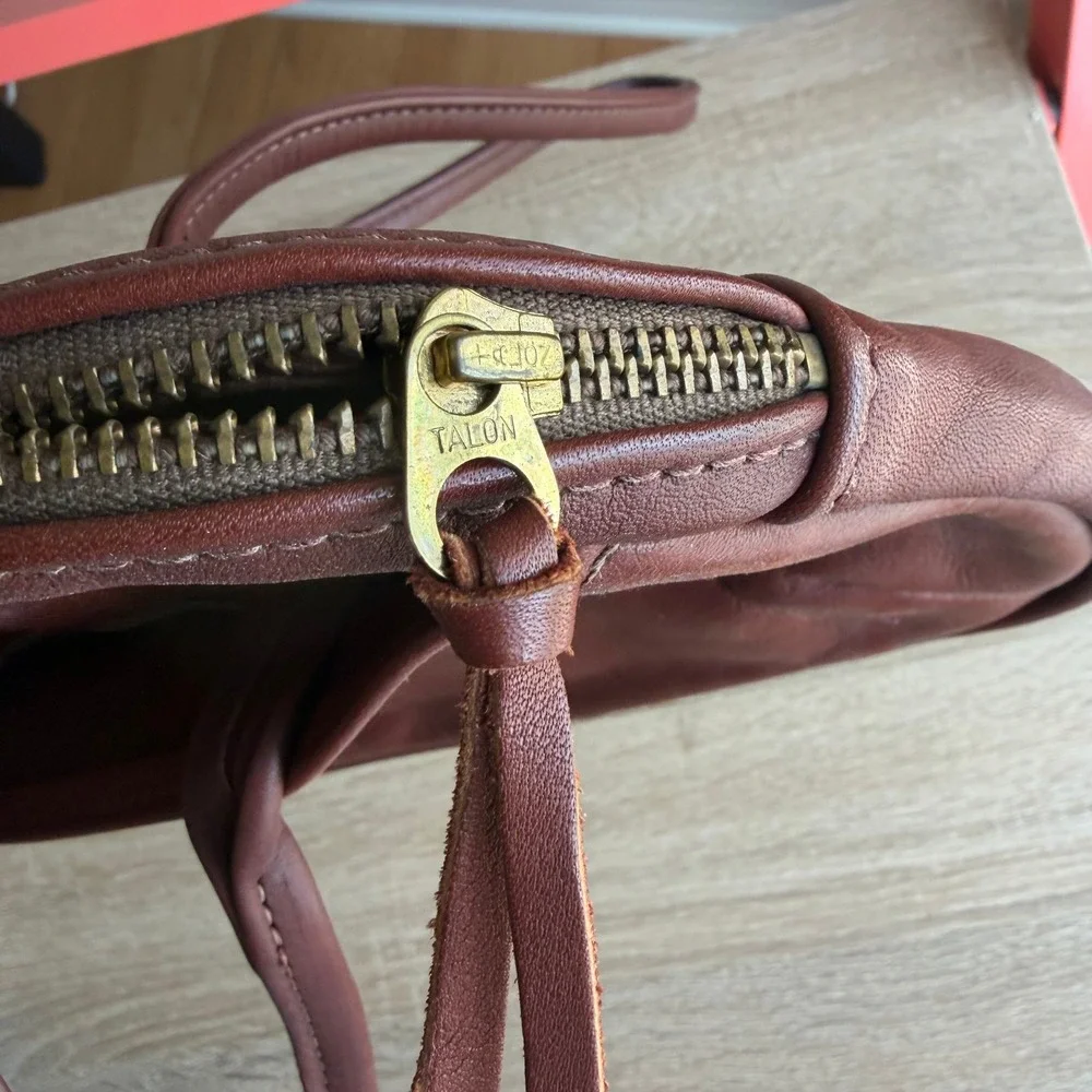 Vintage Brown Leather Shoulder Bag‎ Brass Talon Zipper Minimalist Boho Oval Bag